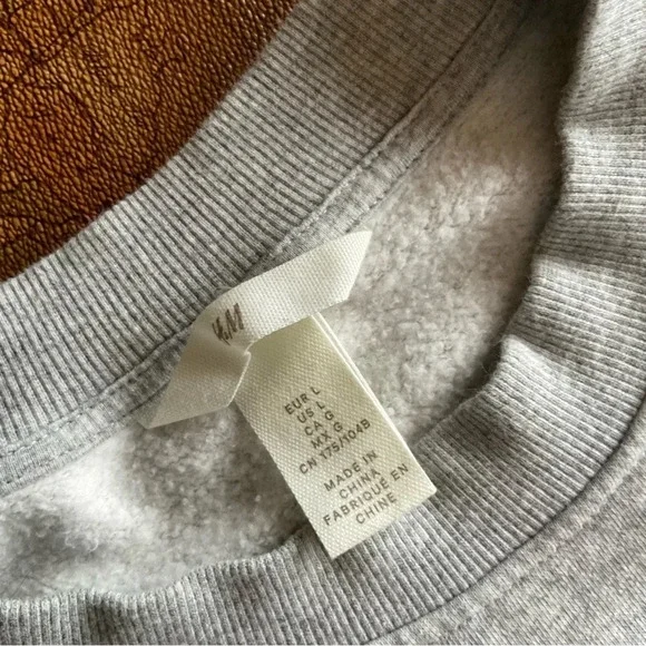 H&M Paris sweatshirt size large, grey with white - Picture 5 of 8